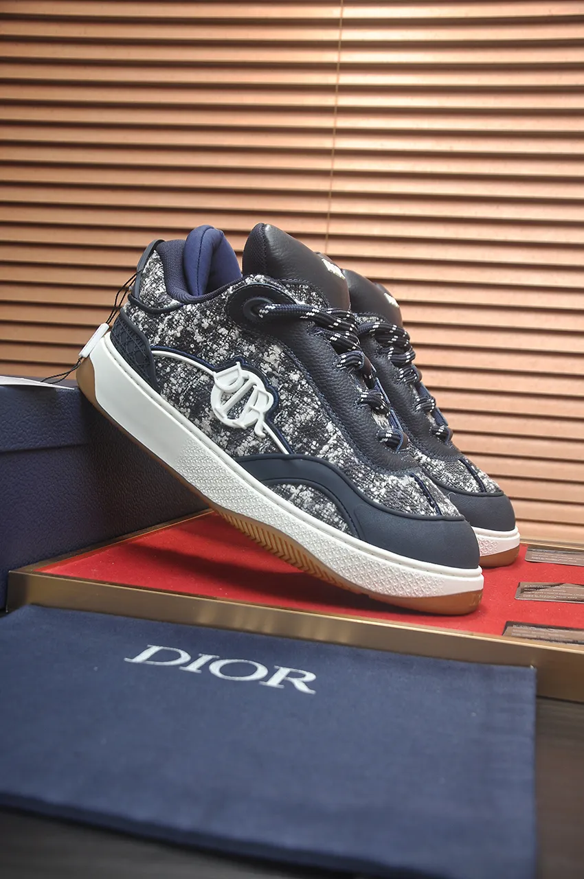 Men's men's shoes 💰: 800💶 (top original order) Brand: Dior (Dior) Standard code: Men's code 39-44 (45 customized) Grade: Same as the official website Material: Top original cowhide stitched together Original wear-resistant and lightweight outsole Style category: Fashionable casual shoes Distinguished luxury brand elements top luxury Color: Actual picture color